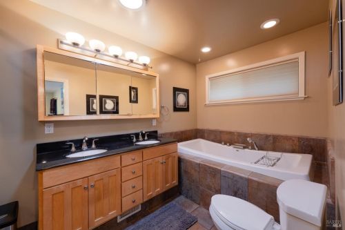 1014 Perkins St, Ukiah CA  95482-4623 exterior