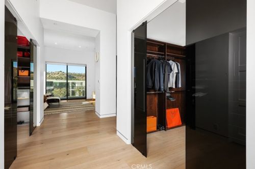 18852 Canyon Crest Dr, Orange CA 92861-2806 exterior