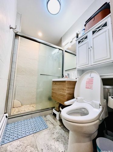 195 Middle Neck Rd, Great Neck NY  11021-4605 exterior