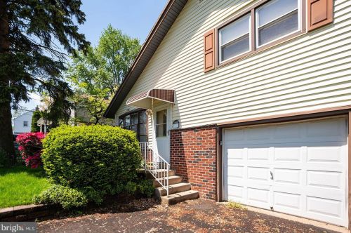 1606 Ridgeway Ave, Willow Grove, PA 19090-4327