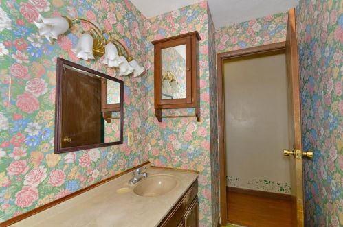 23 Rosemont Ave, Cumberland RI  02864-7518 exterior