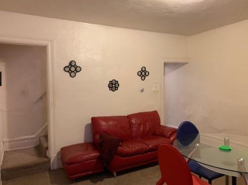 6902 Apple Ave, Pittsburgh, PA 15206-2738