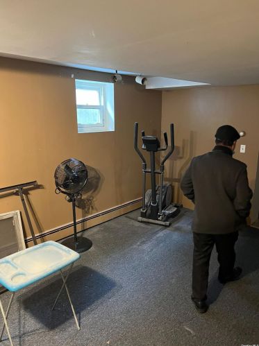 288 Randall Ave, Floral Park, NY 11003-3104