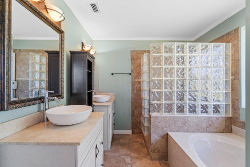 833 Boulevard Of The Champions, Shalimar FL  32579-2154 exterior