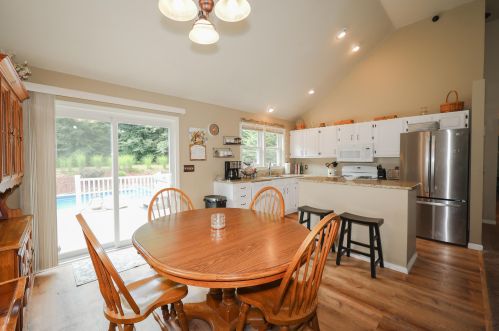 100 Mount Delight Rd, Deerfield NH  03037-1318 exterior