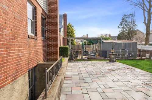 1526 Lincoln Ave, New Hyde Park, NY 11040-4314