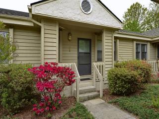 4402 Angelus Cir, Asheville, NC 28805-0424
