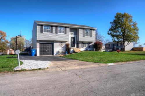 6300 Silverbell Ct, Englewood, OH 45315-9750
