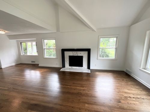 8826 Pelham Pkwy, Milwaukee WI  53217-1951 exterior