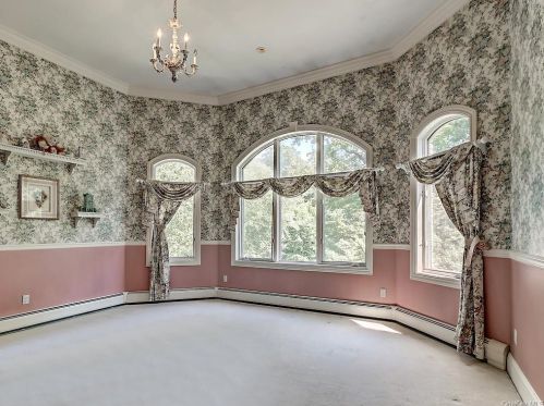 63 Salierno Rd, Tuxedo Park NY  10987-4712 exterior