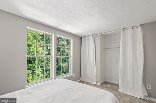 1937 Belmont Ridge Ct, Herndon VA  20191-5446 exterior