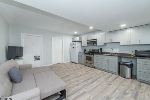 8 Jenny Ln, Wantage NJ  07461-4550 exterior