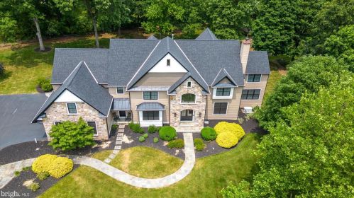 10 Devonshires Ct, Blue Bell PA  19422-2560 exterior