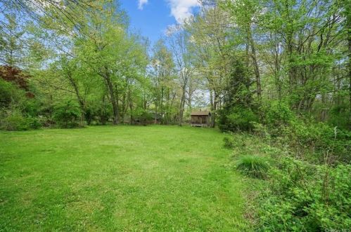 32 Mayer Dr, Airmont NY  10901-3729 exterior