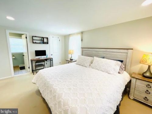 568 Pioneer Cir, Harleysville PA  19438-1728 exterior