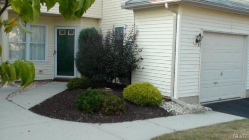 7318 Sauerkraut Ln, Macungie, PA 18062-8088