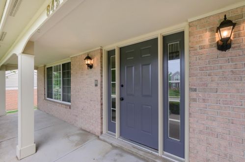 8424 Woodcreek Dr, Florence KY  41042-8261 exterior