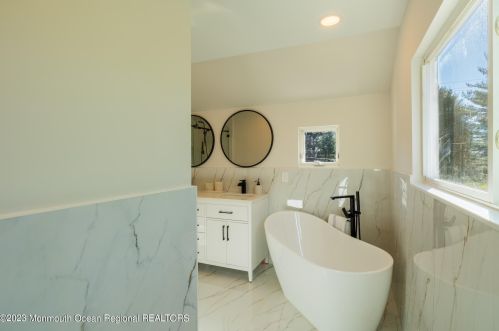 225 Silverside Ave, Little Silver NJ  07739-1752 exterior