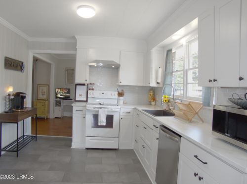 685 Pine St, Varnville, SC 29944-9603