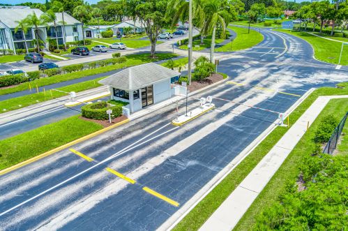 1281 Slash Pne Cir, West Palm Beach FL  33409-7086 exterior