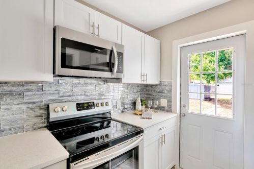 1047 48th Ave, Saint Petersburg FL  33703-3633 exterior
