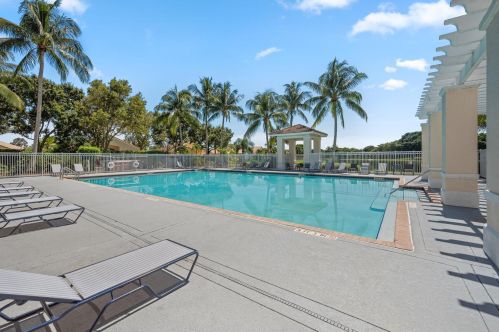 8084 Briantea Dr, Boynton Beach FL  33472-2745 exterior