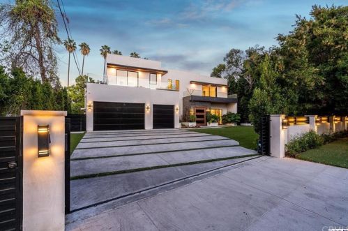 4810 Woodley Ave, Van Nuys, CA 91436-1473