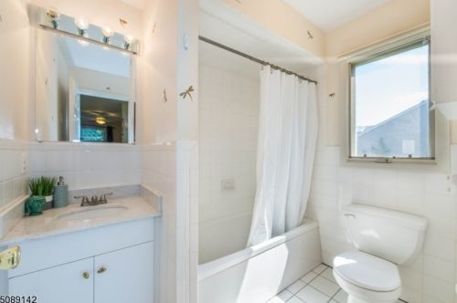 23 Edgefield Dr, Greystone Park NJ  07950-1967 exterior