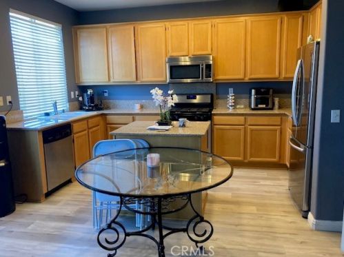 11548 Beachcomber Ln, Victorville, CA 92392-6887