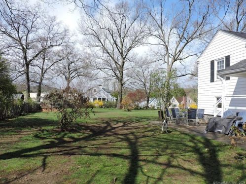 27 Vincent Rd, Bristol CT  06010-3828 exterior