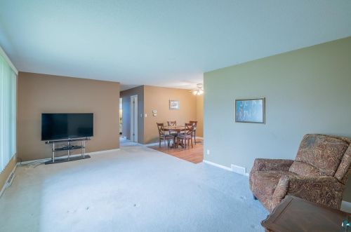 3326 Outer Dr, Hibbing MN 55746-2657 exterior