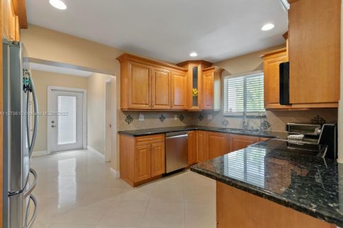 1124 13 Ter, Hollywood FL 33019-3115 exterior