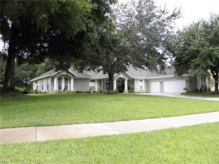 1418 Kensington Woods Dr, Lutz, FL 33549-3881
