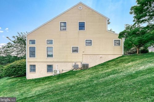 1015 Country Club Rd, Camp Hill PA  17011-1049 exterior