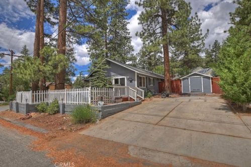 1081 Eagle Mtn Dr, Big Bear City CA  92314-9522 exterior