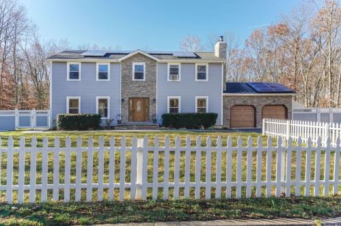 12 Ramblewood Rd, Shoreham NY  11786-2300 exterior