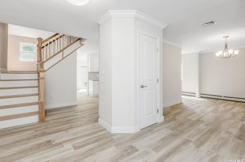 6 Autumn Dr, Mount Sinai NY  11766-2300 exterior