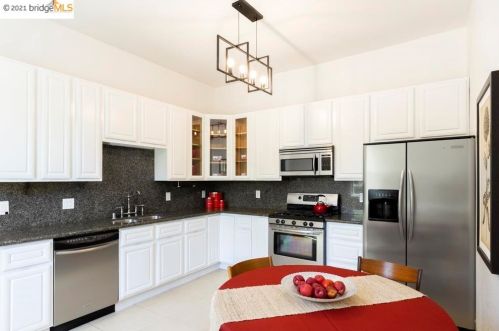 1790 Goss St, Oakland CA 94607-1165 exterior