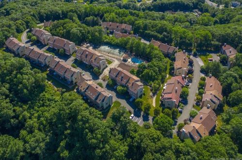 21 Kingswood Dr, Bethel CT  06801-1800 exterior