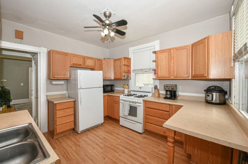 2565 Oakland Ave, Milwaukee WI 53211-3931 exterior