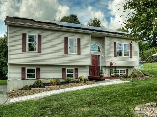25 Pioneer Rd, Marlborough, NY 12542-5525