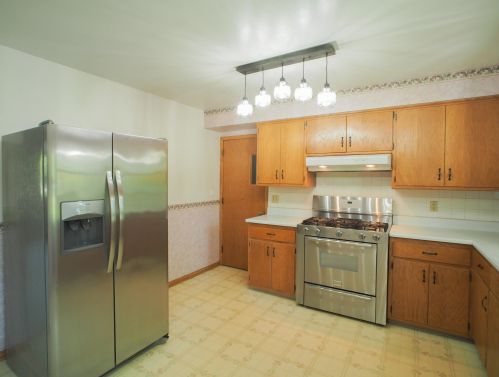 140 Congress Dr, West Bend WI  53095-9518 exterior