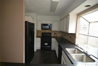 8906 Kalewood Dr, Houston TX  77099-1525 exterior