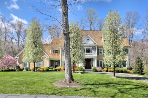 15 Carriage Ln, New Canaan, CT 06840-4401