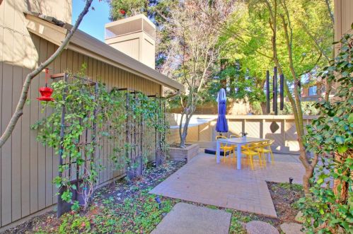 2021 Discovery Village Ln, Rancho Cordova CA  95670-3065 exterior