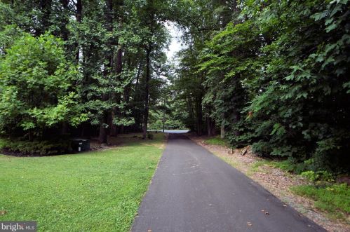 1984 Hill Rd, Perkiomenville, PA 18074-9664
