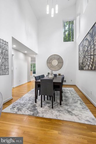 3709 Whispering Ln, Falls Church VA  22041-1121 exterior