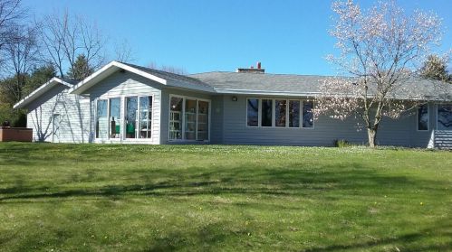 7203 Shamrock Ln, Two Rivers, WI 54241-9326