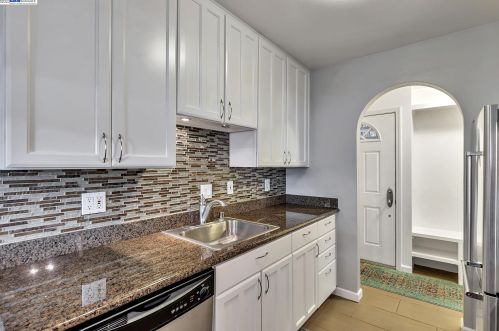 843 Division St, Pleasanton CA  94566-6511 exterior