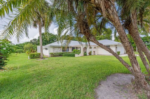 1866 Hanby Ave, Fort Pierce, FL 34952-5532